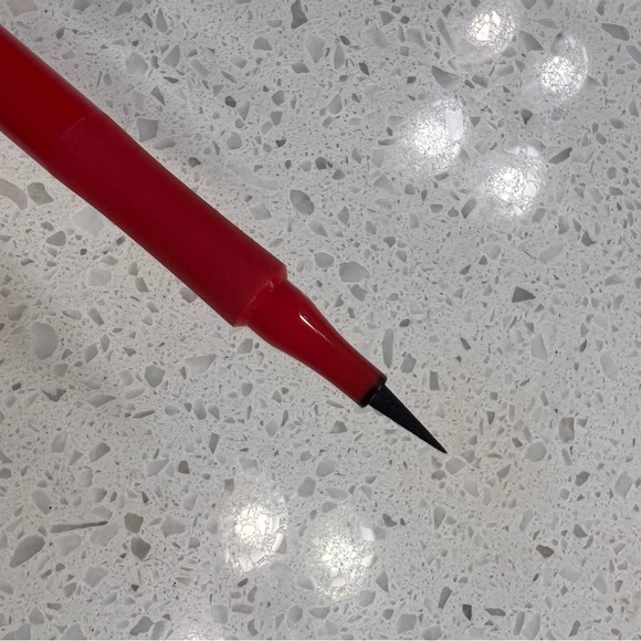 ONE/SIZE BY PATRICK STARRR
Point Made Waterproof Liquid Eyeliner Pen - Picture 2 of 2